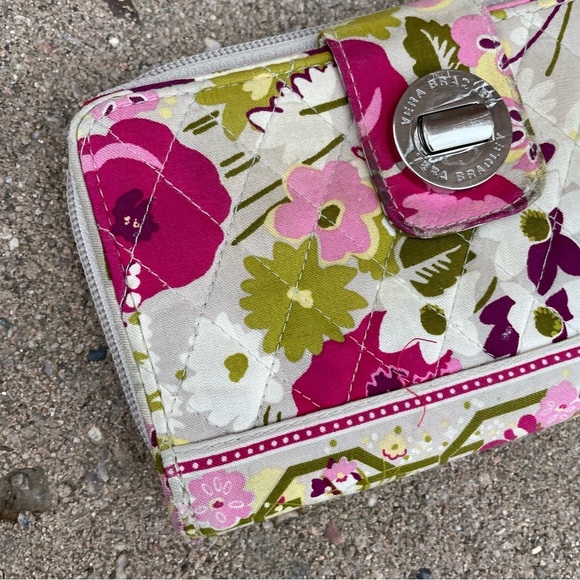 VERA BRADLEY Women’s Quilted Floral Pink Green Clasp Full Zipper Wallet - Picture 10 of 13